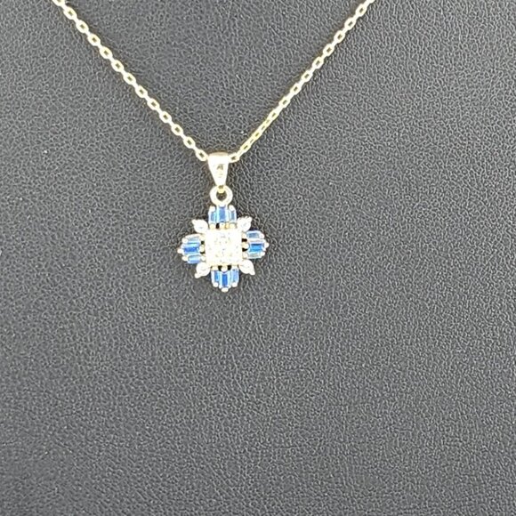 Delicate Sterling Silver 925 Snowflake Necklace – Winter-Inspired Elegance - Picture 2 of 5